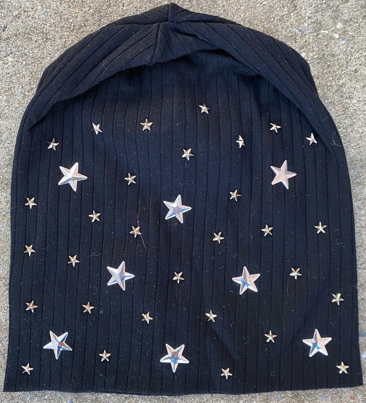 Black wide ribbed  beanie w/small stars