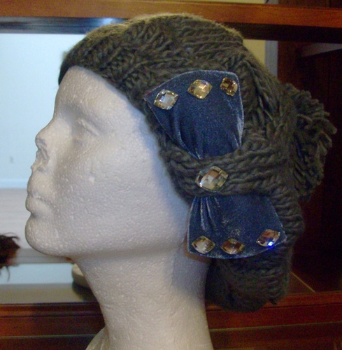 Knitted pom pom beanie beret with bow