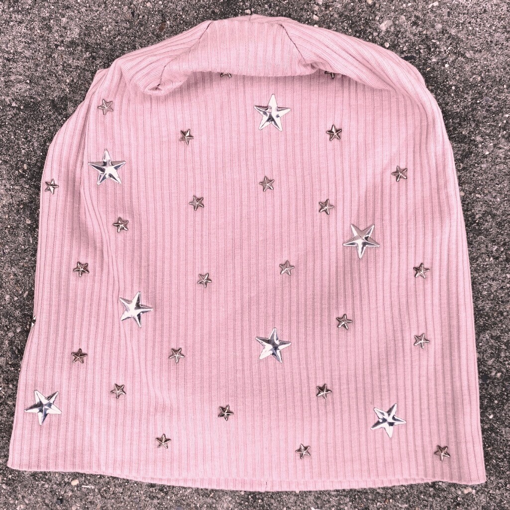 Blush ribbed beanie w/small stars