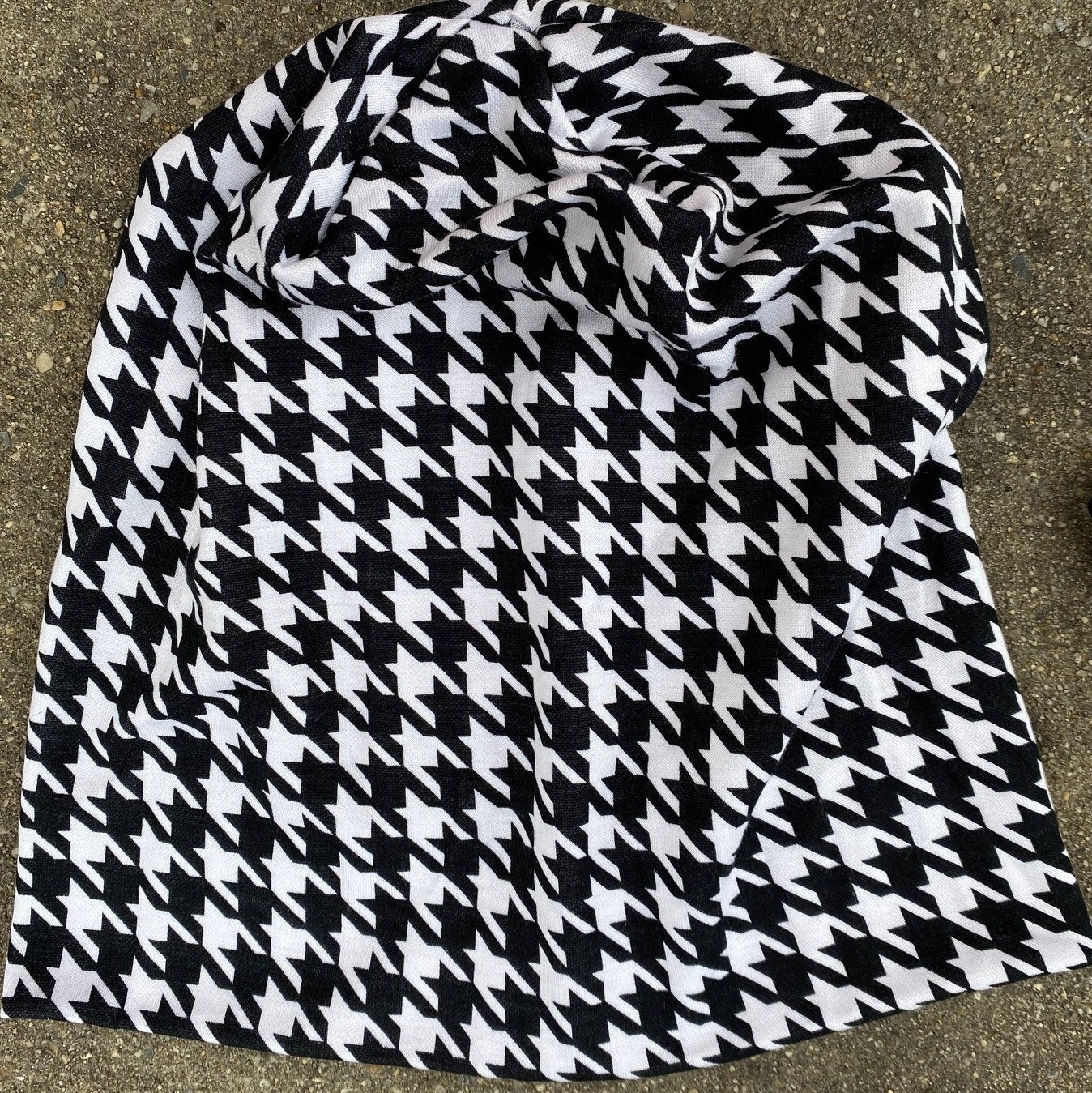 Houndstooth lightweight beanie