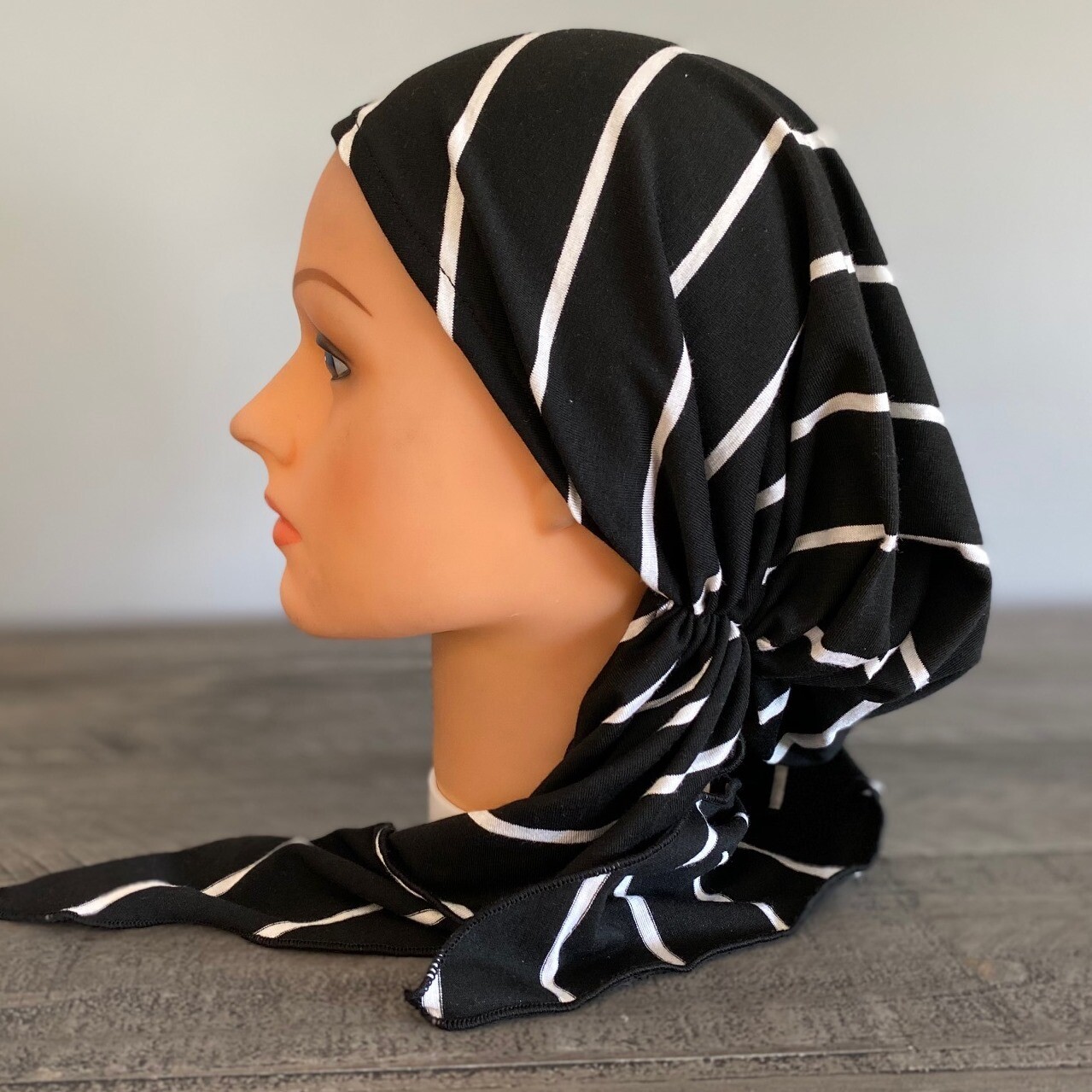 Black w/thin stripes pre-tied tichel
