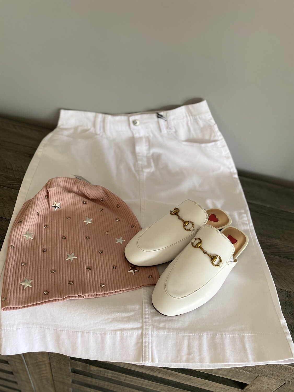 Knee length denim skirt w/sequined back pockets