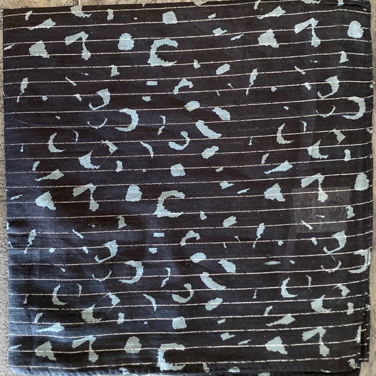 Black animal print tichel