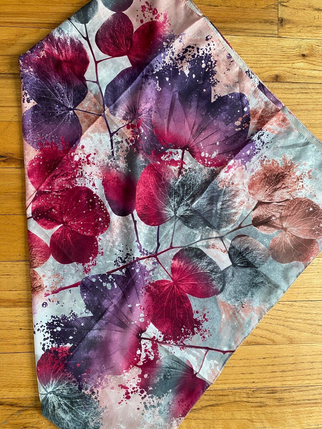 Gray w/big leaves pattern hand decorated tichel