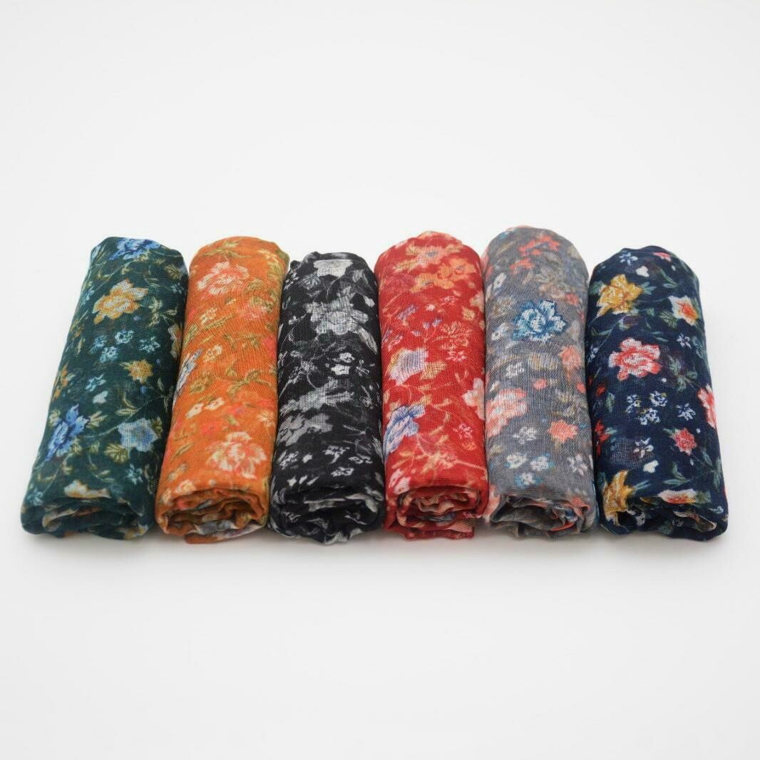 Lightweight flowered tichels
