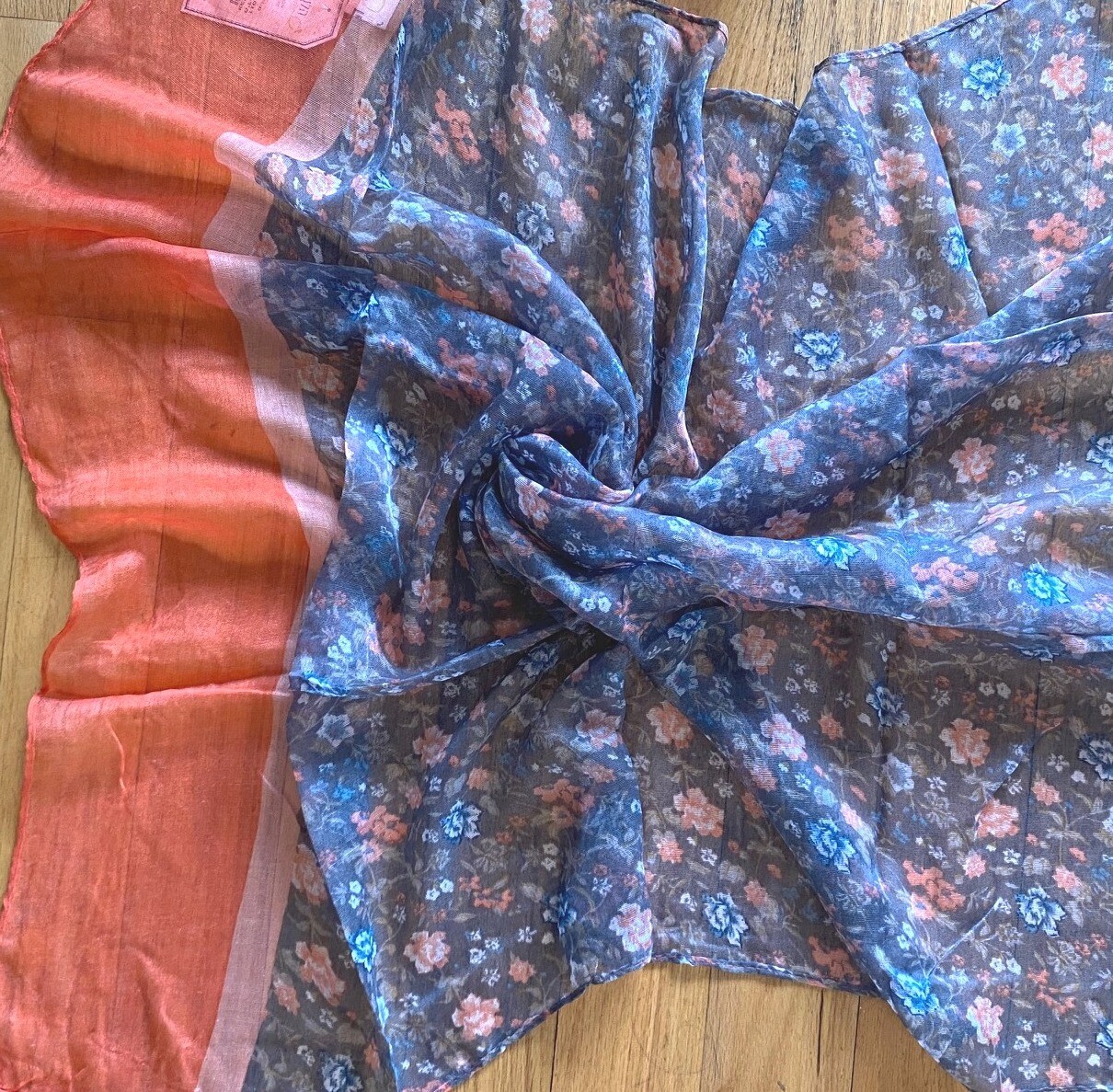 Lightweight flowered tichels