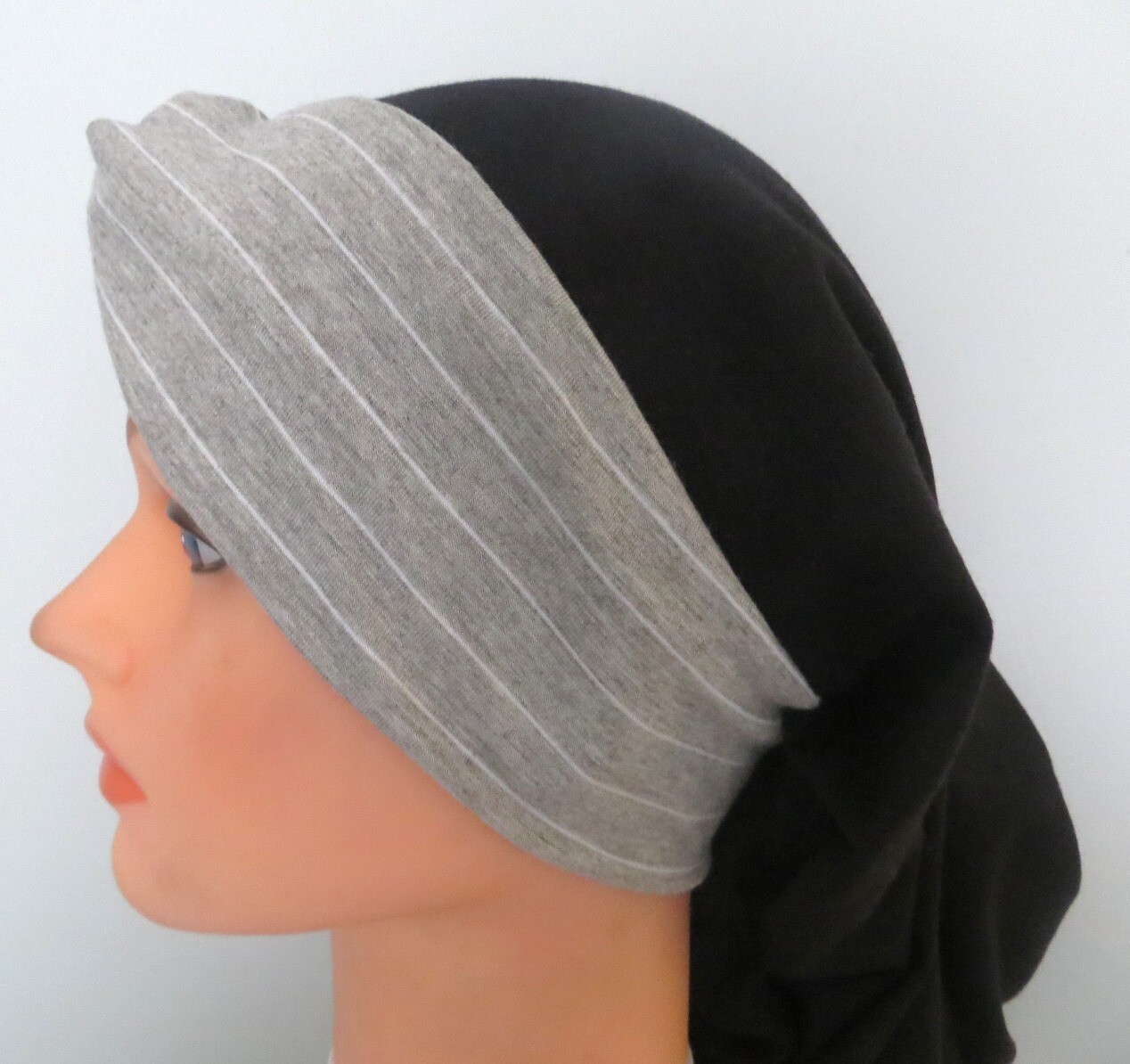 Knot snood black and gray
