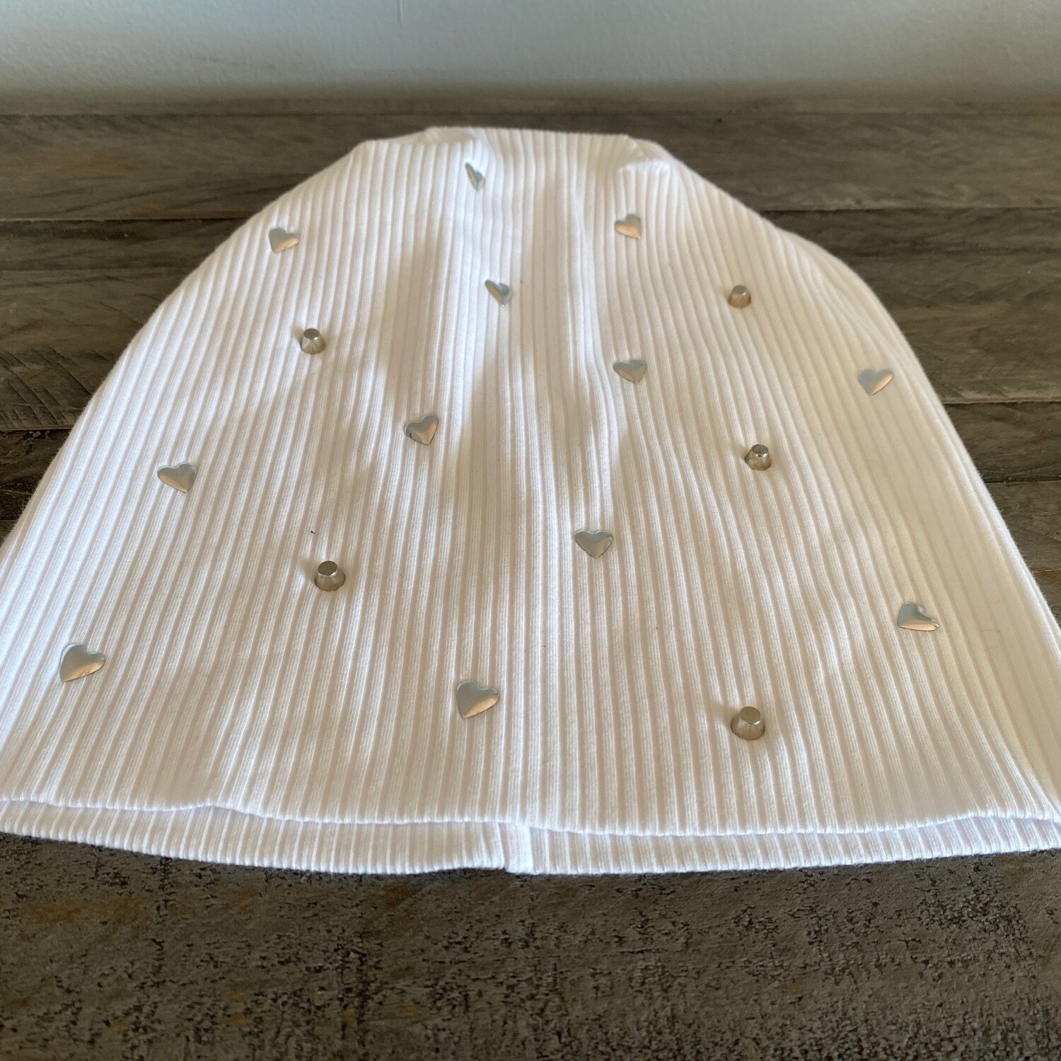 White ribbed cotton beanie - silver hearts &amp; studs