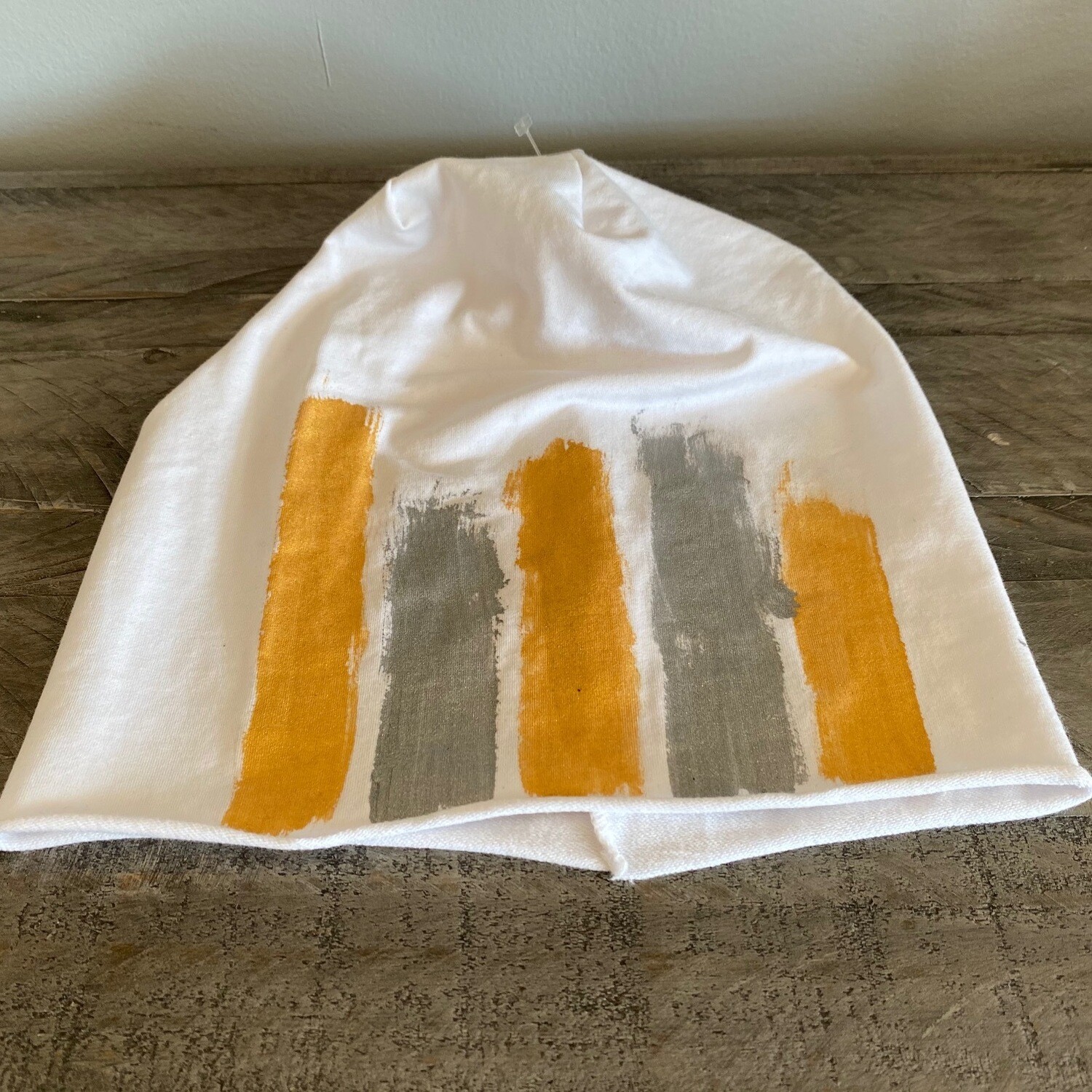 White roll bottom cotton beanie w/paint strokes