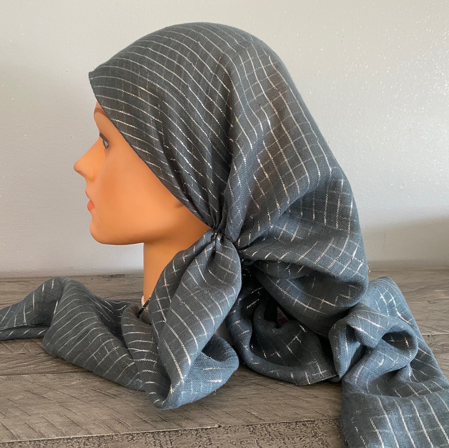 Medium gray lurex pretied tichel