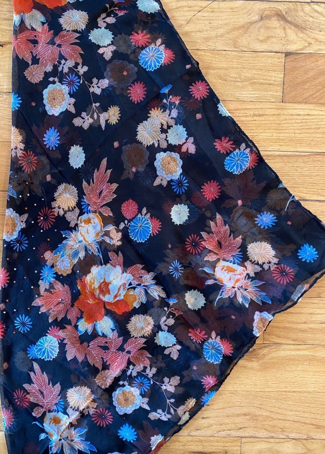 Black hand decorated tichel