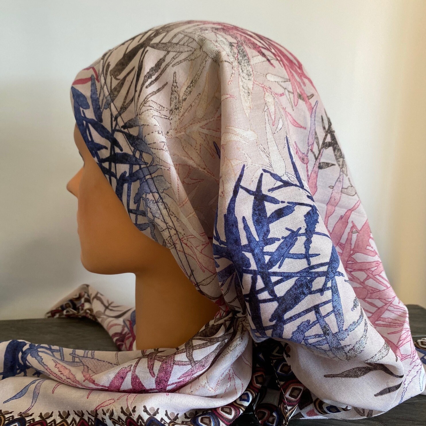 Light pink long back pre-tied kerchief w/band sewn in