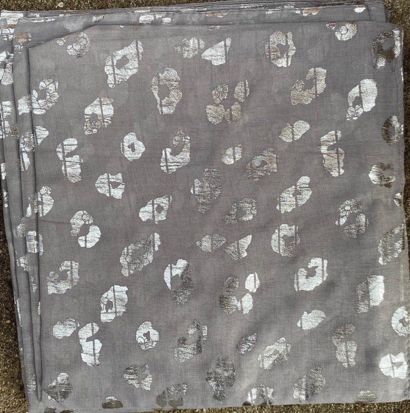 Light gray - silver metallic leopard spotted tichel