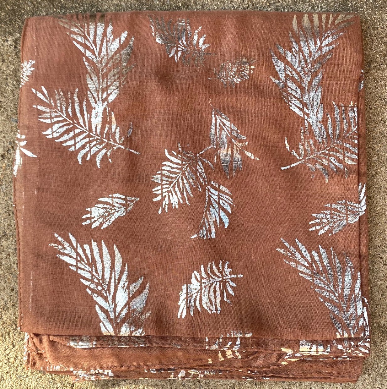 Light brown - silver metallic leaves pattern tichel