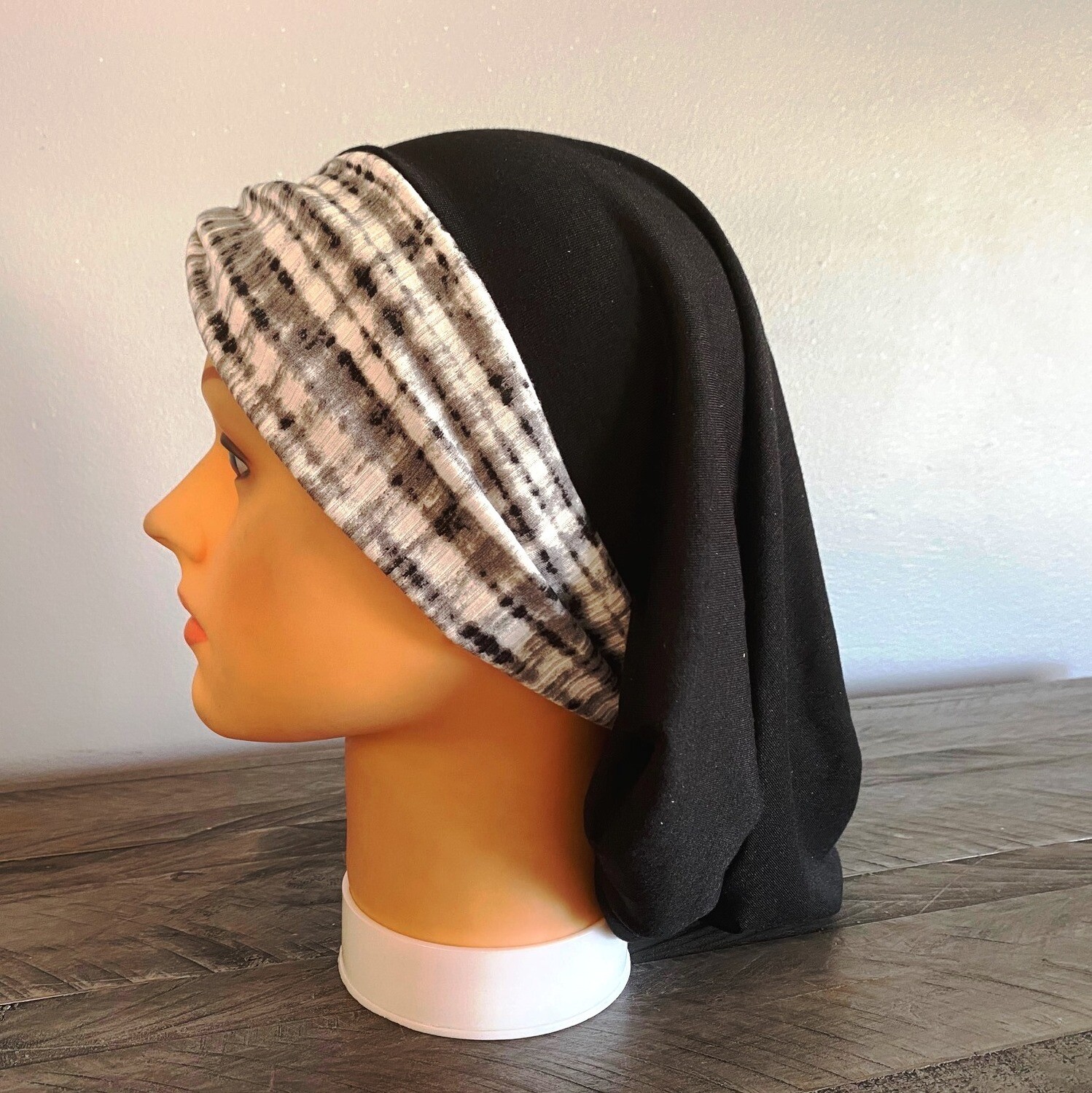 Knot snood black - with patterned front