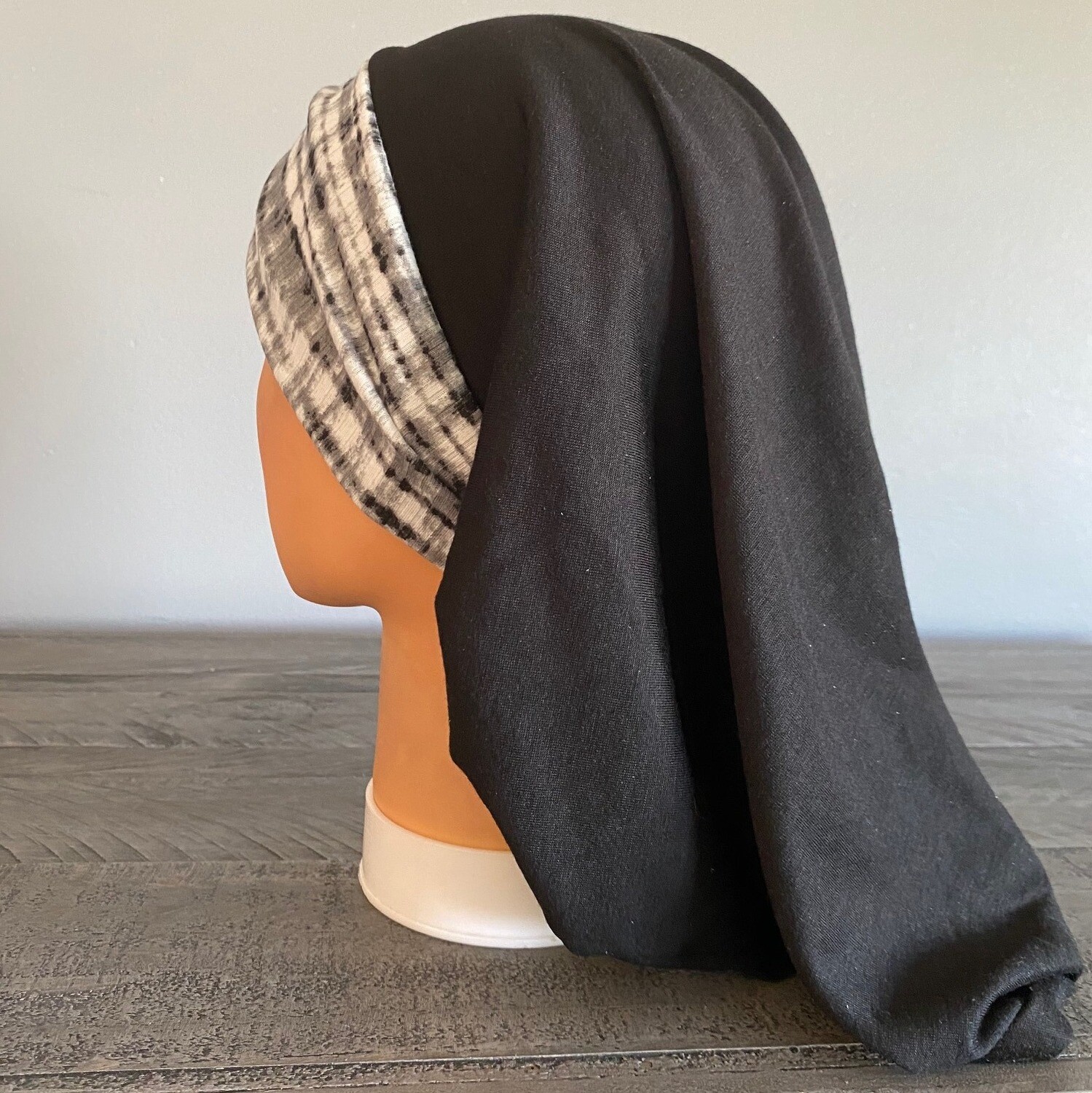 Knot snood black - with patterned front