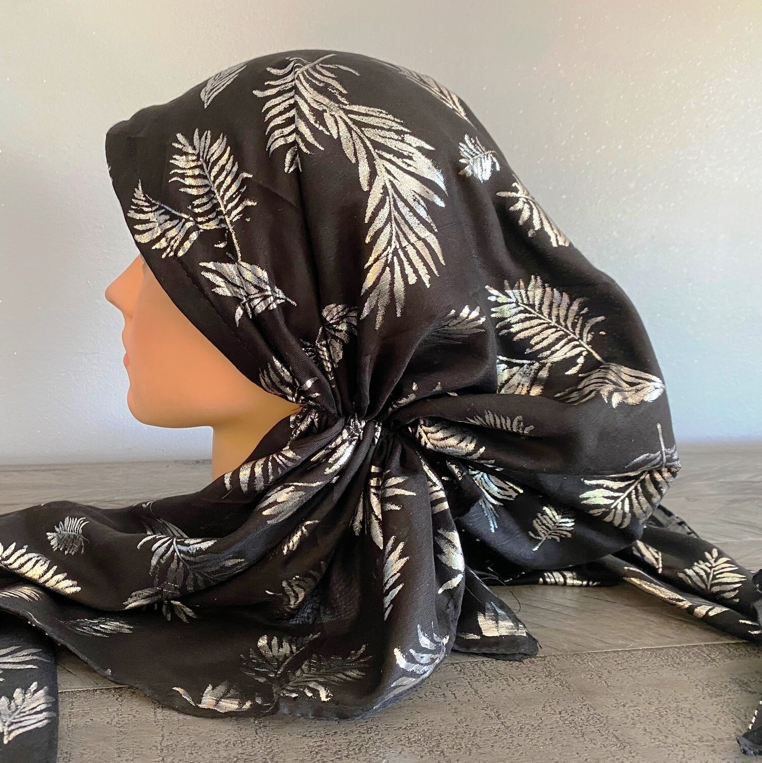 Black/silver - leaves pattern pre-tied tichel
