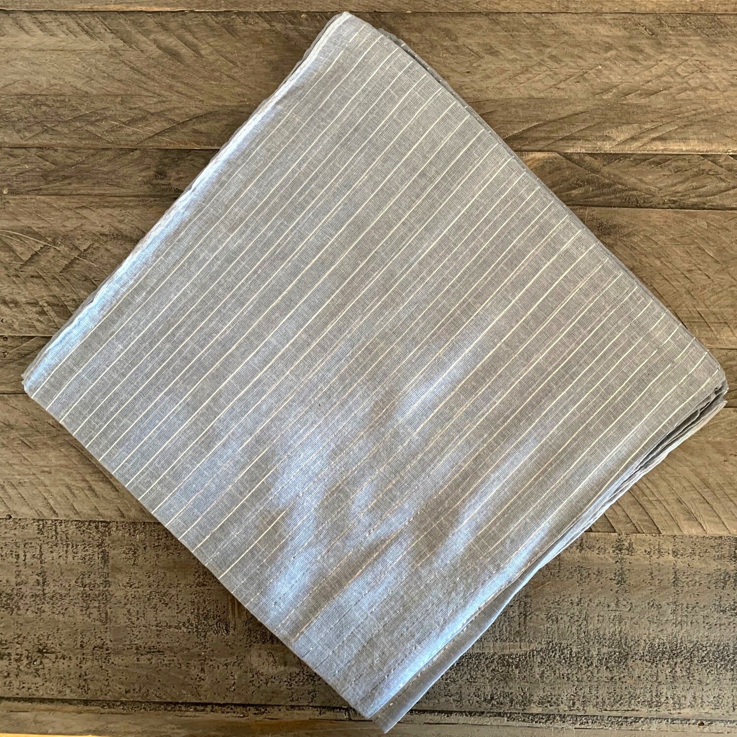 Light gray larger lurex tichel