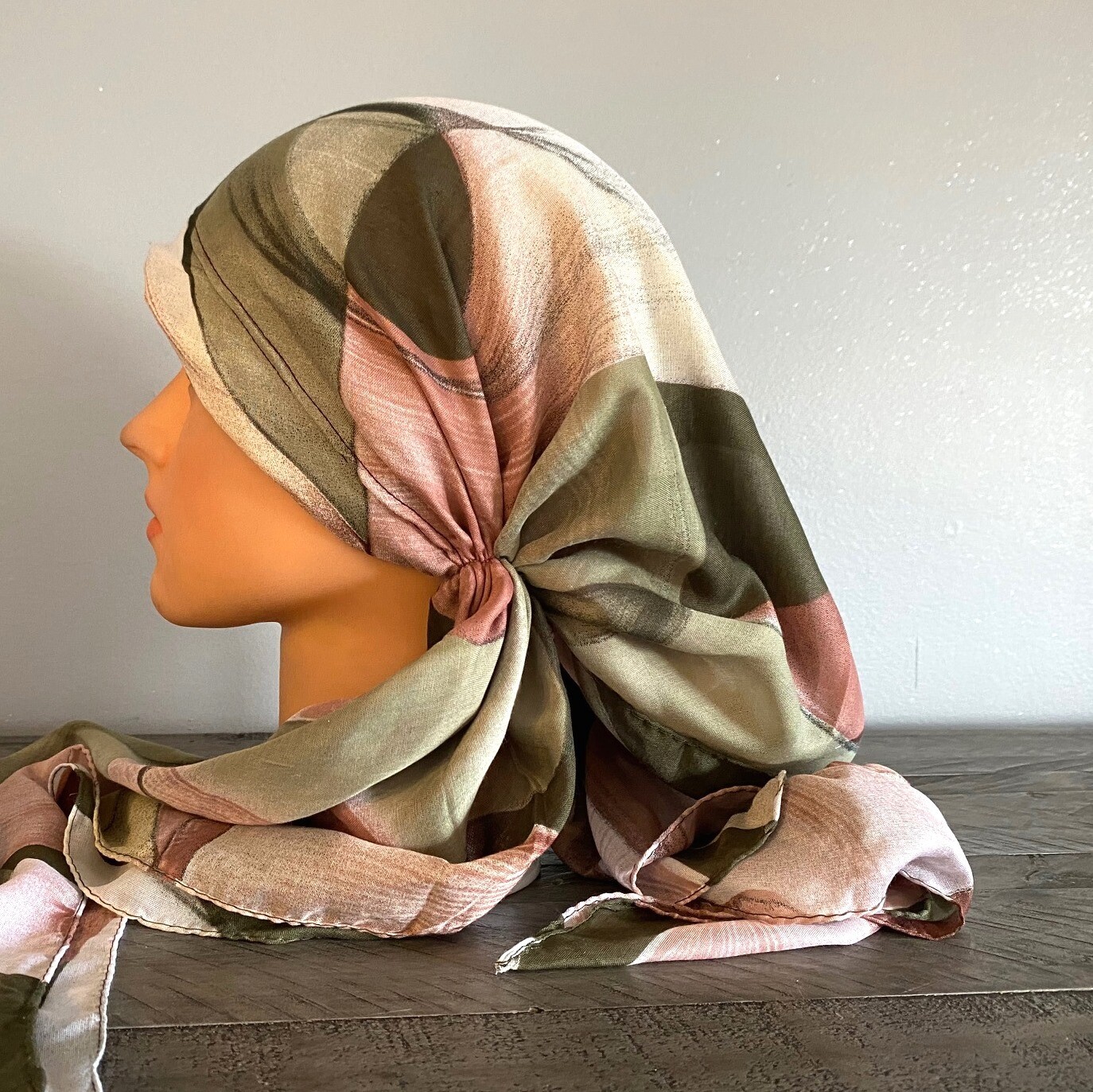Green long back pre-tied kerchief w/band sewn in