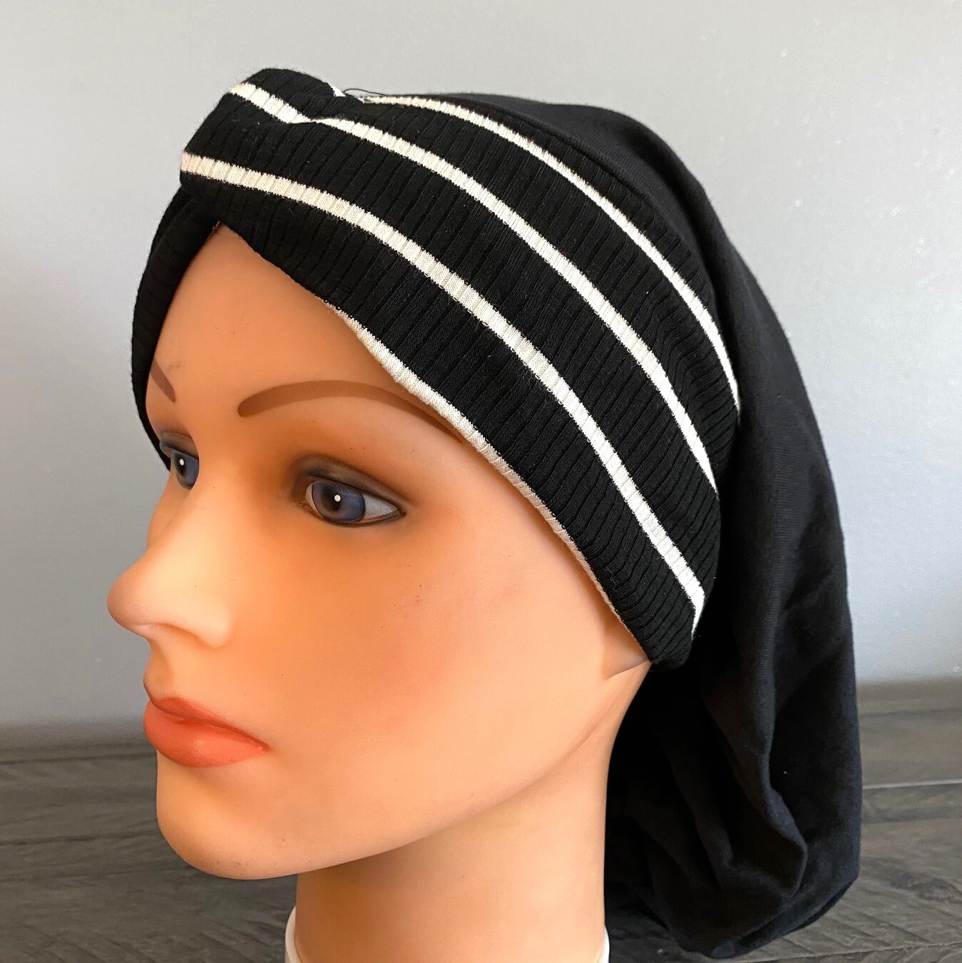 Knot snood black and white thin stripes