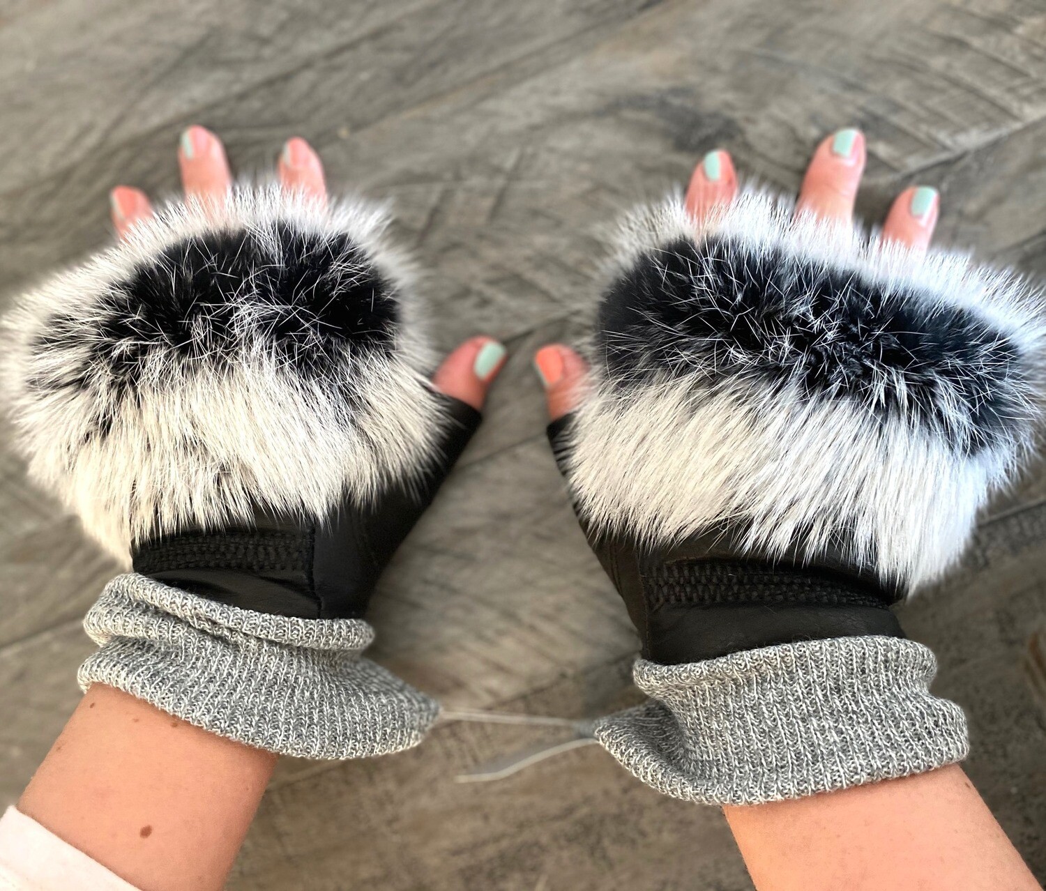 Finger-less leather gloves w/ black &amp; white fur, choose: black