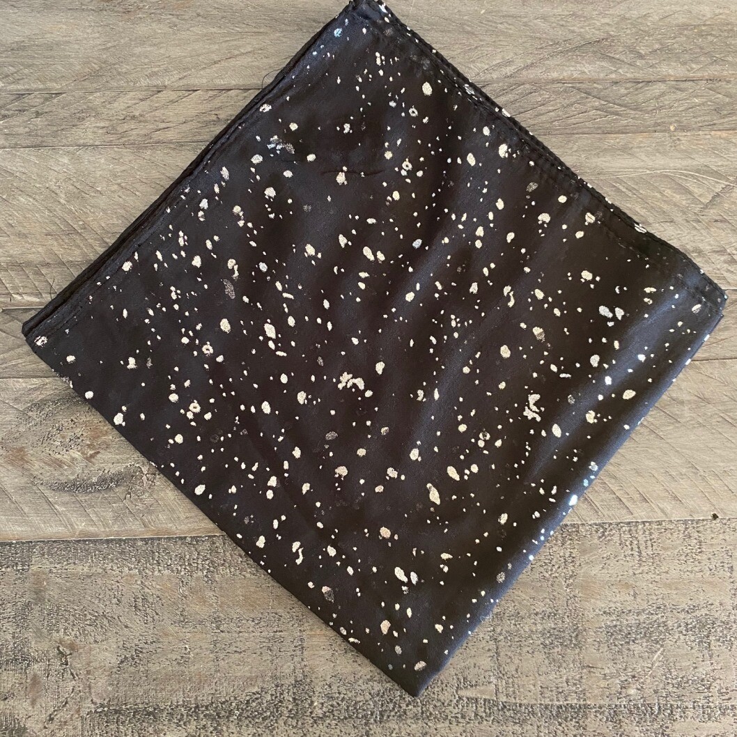 Black - silver metallic paint splattered tichel