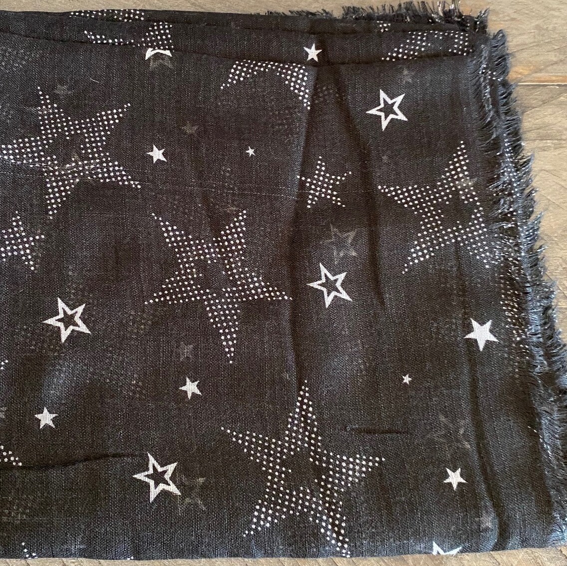 Black starred fringed tichel