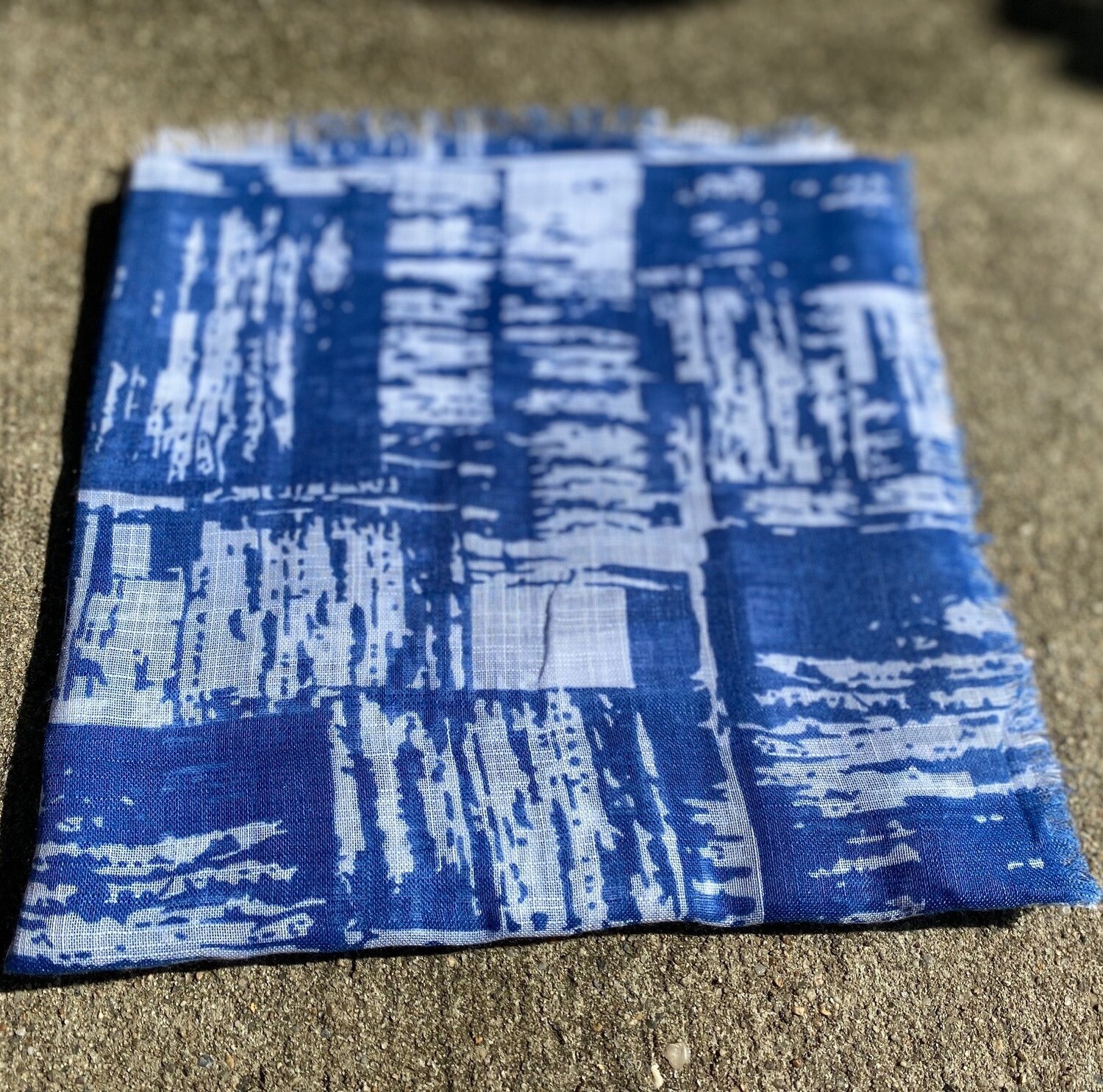 Light denim patterned fringed tichel