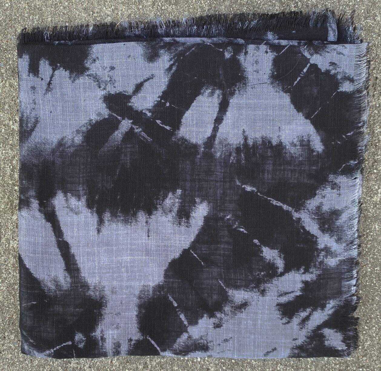 Black/gray circular tie dyed soft fringed tichel