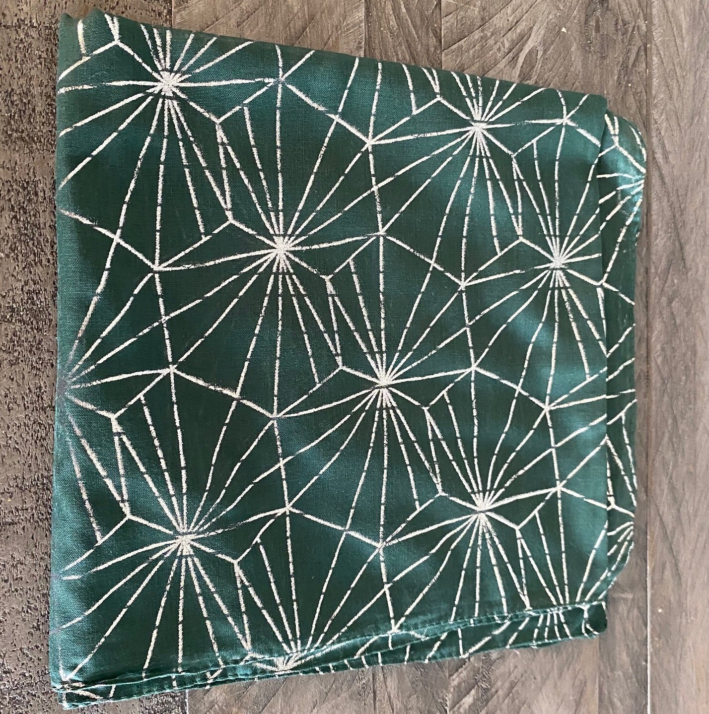 Silver metallic patterned tichel - green