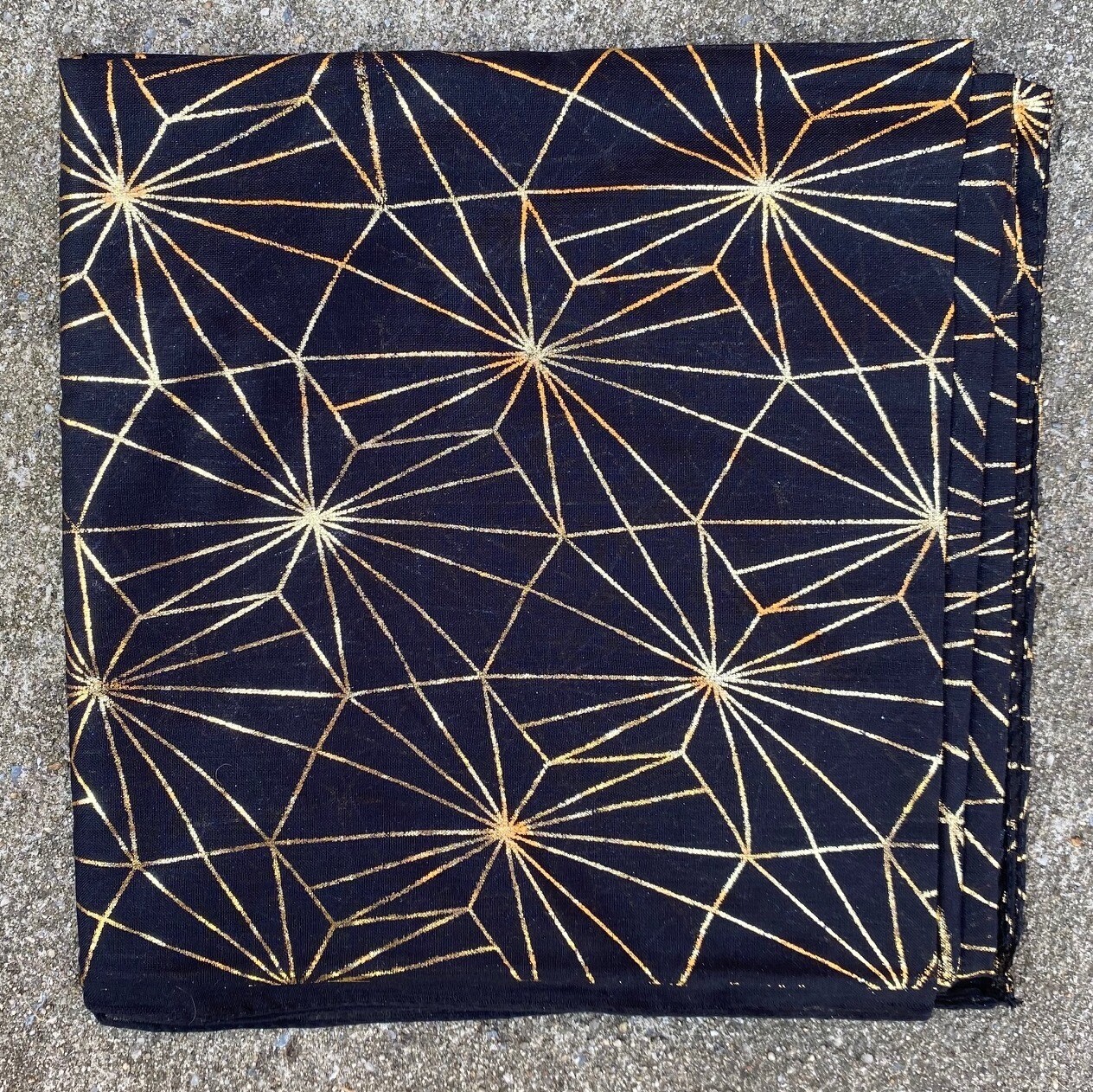 Gold metallic patterned tichel - black