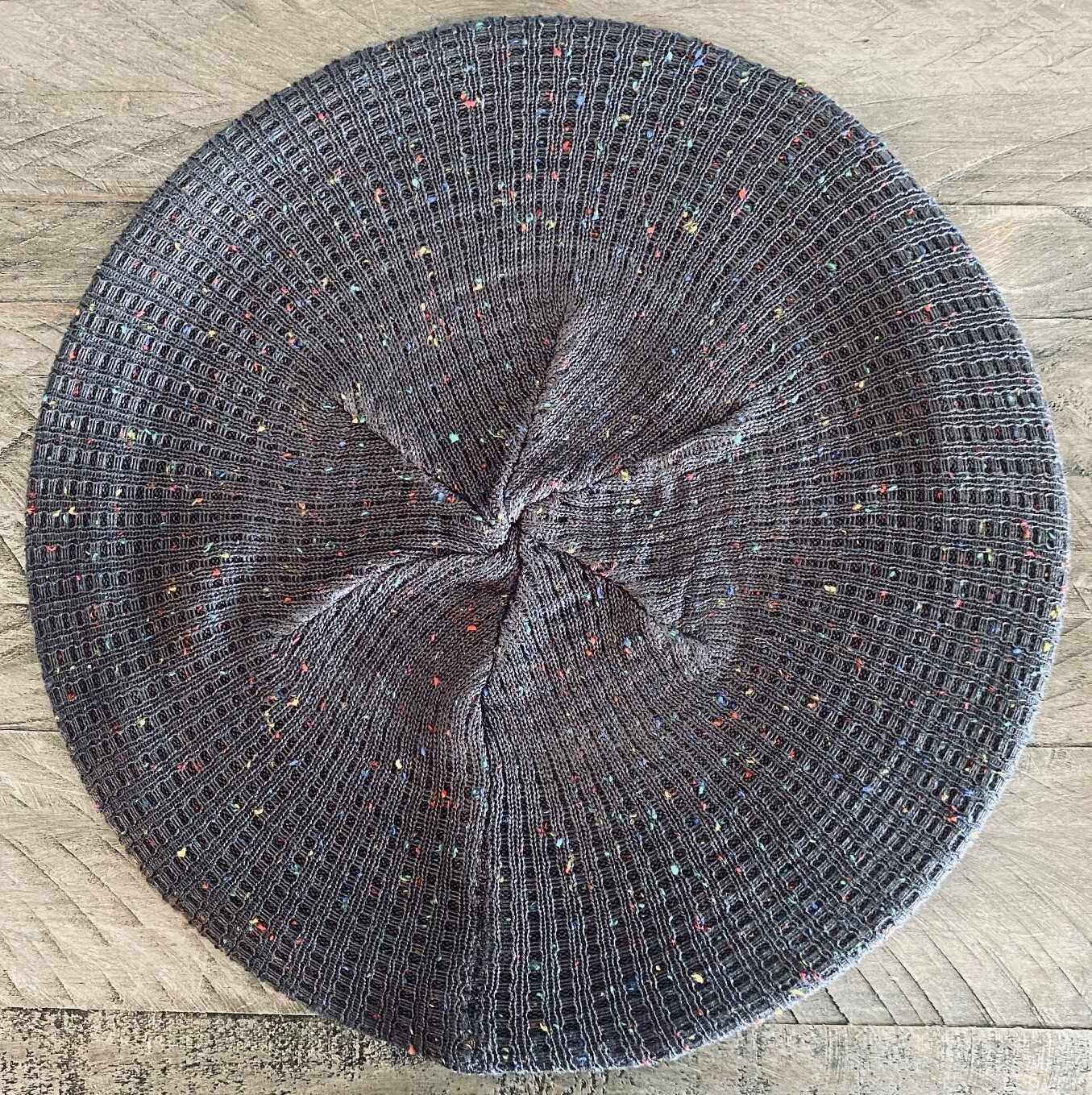 Gray waffle snood/beret w/colorful speckles