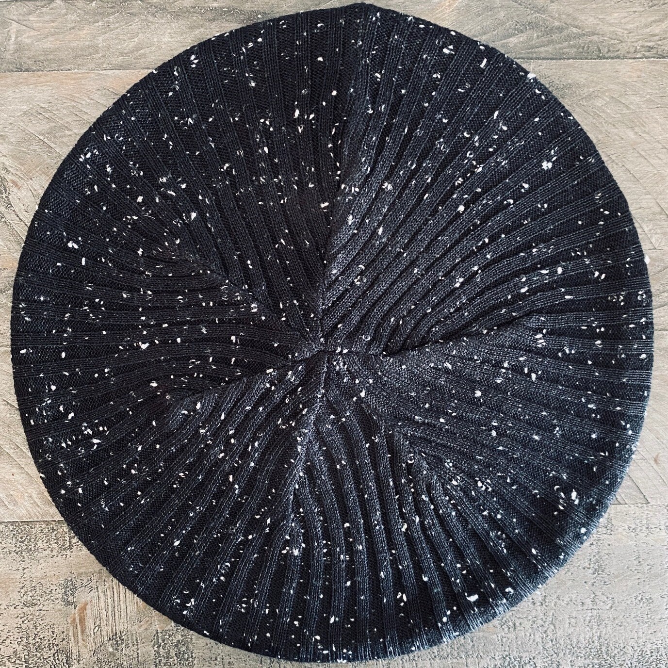 Black thin ribbed snood/beret w/white speckles