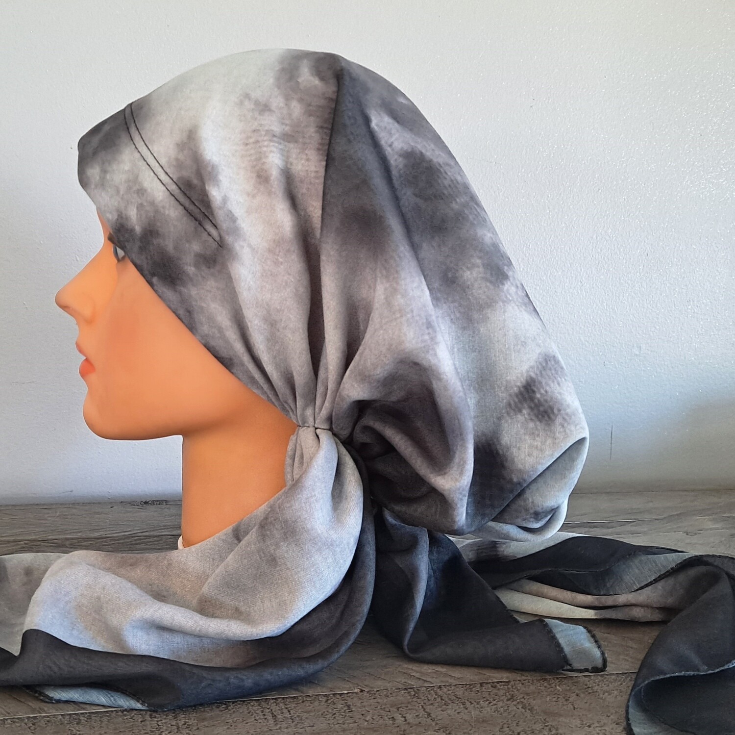 Gray pre-tied  w/band sewn in