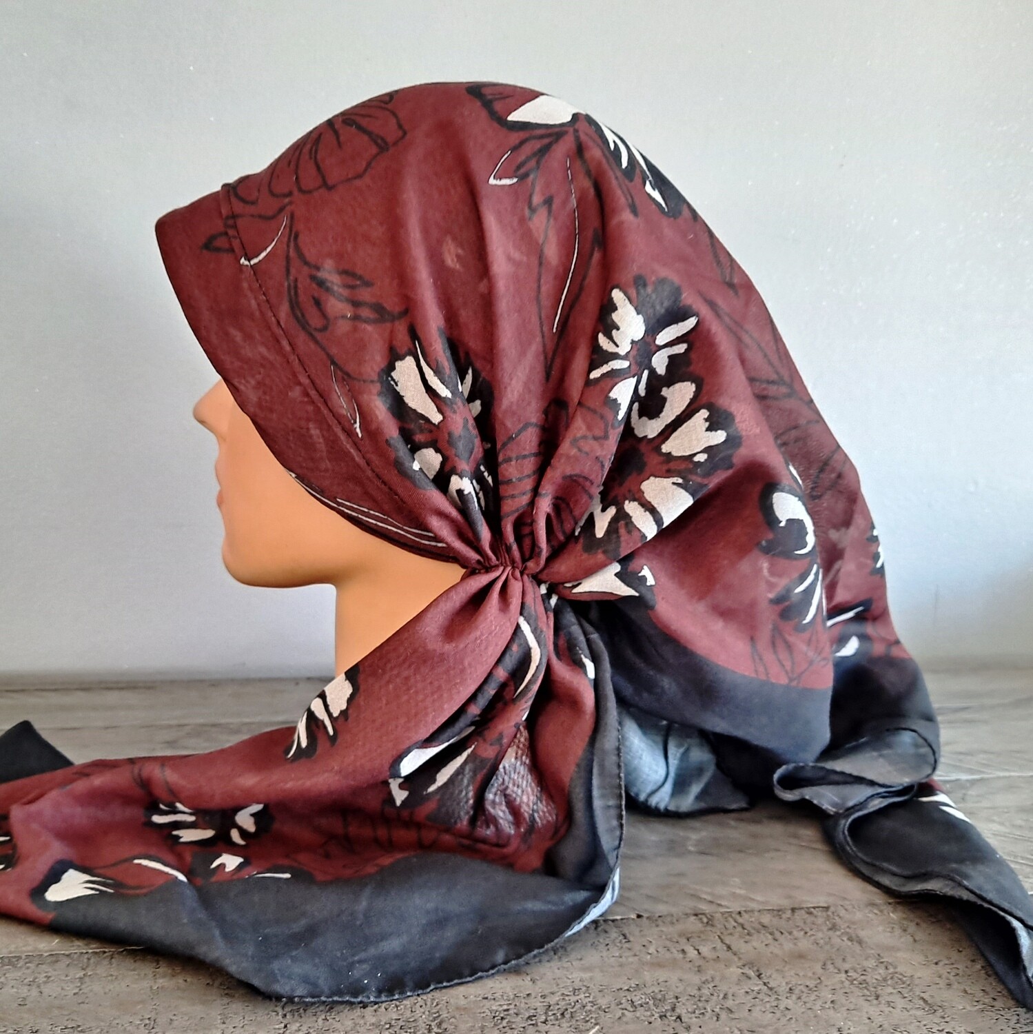 Burgundy long back pre-tied kerchief w/band sewn in