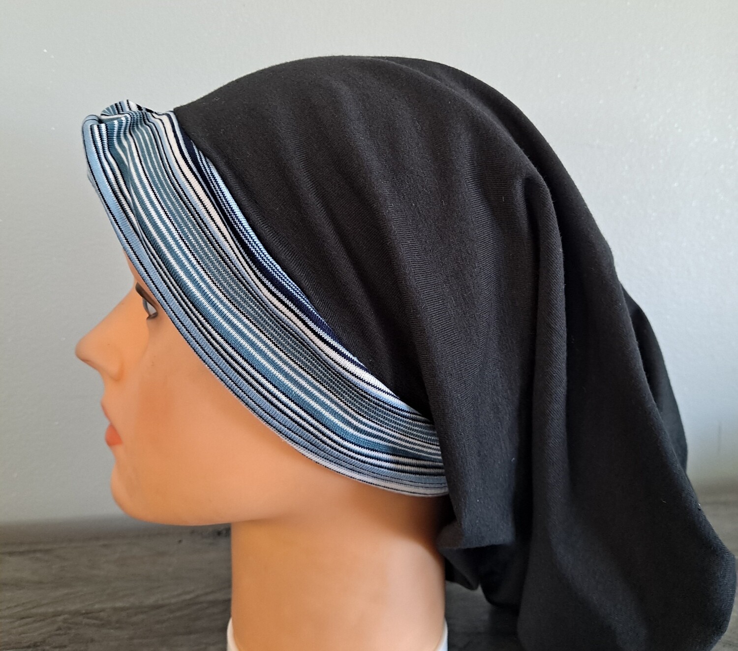 Knot snood black w/blue