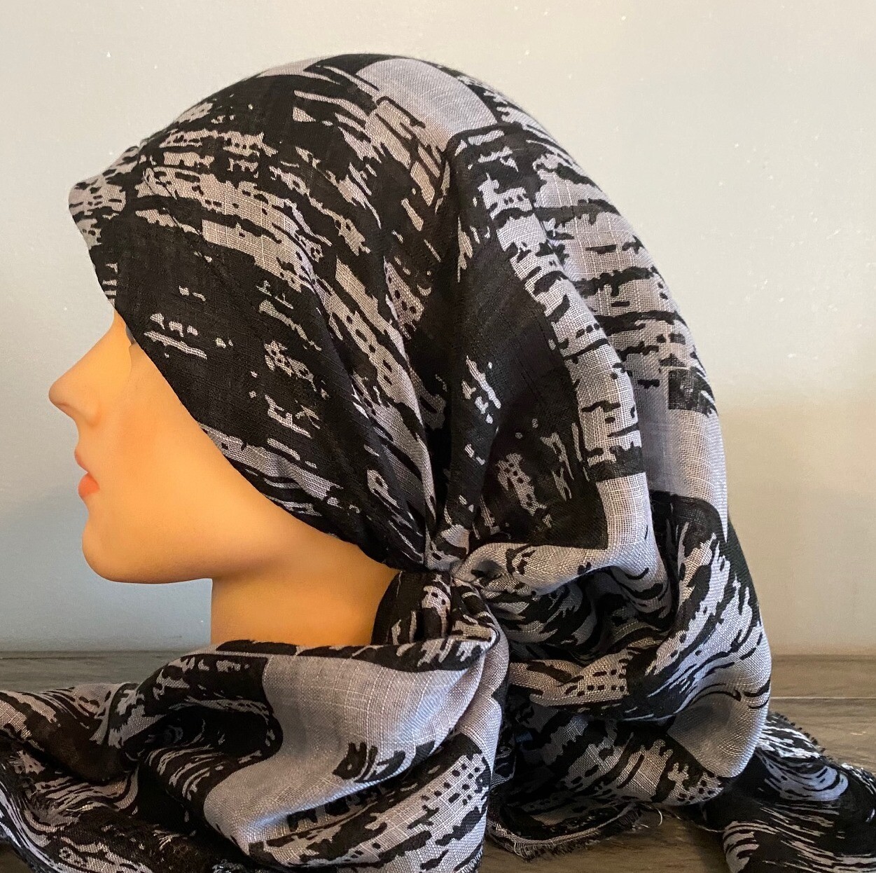 Black/gray tie dyed - soft fringes pretied tichel w/band sewn in