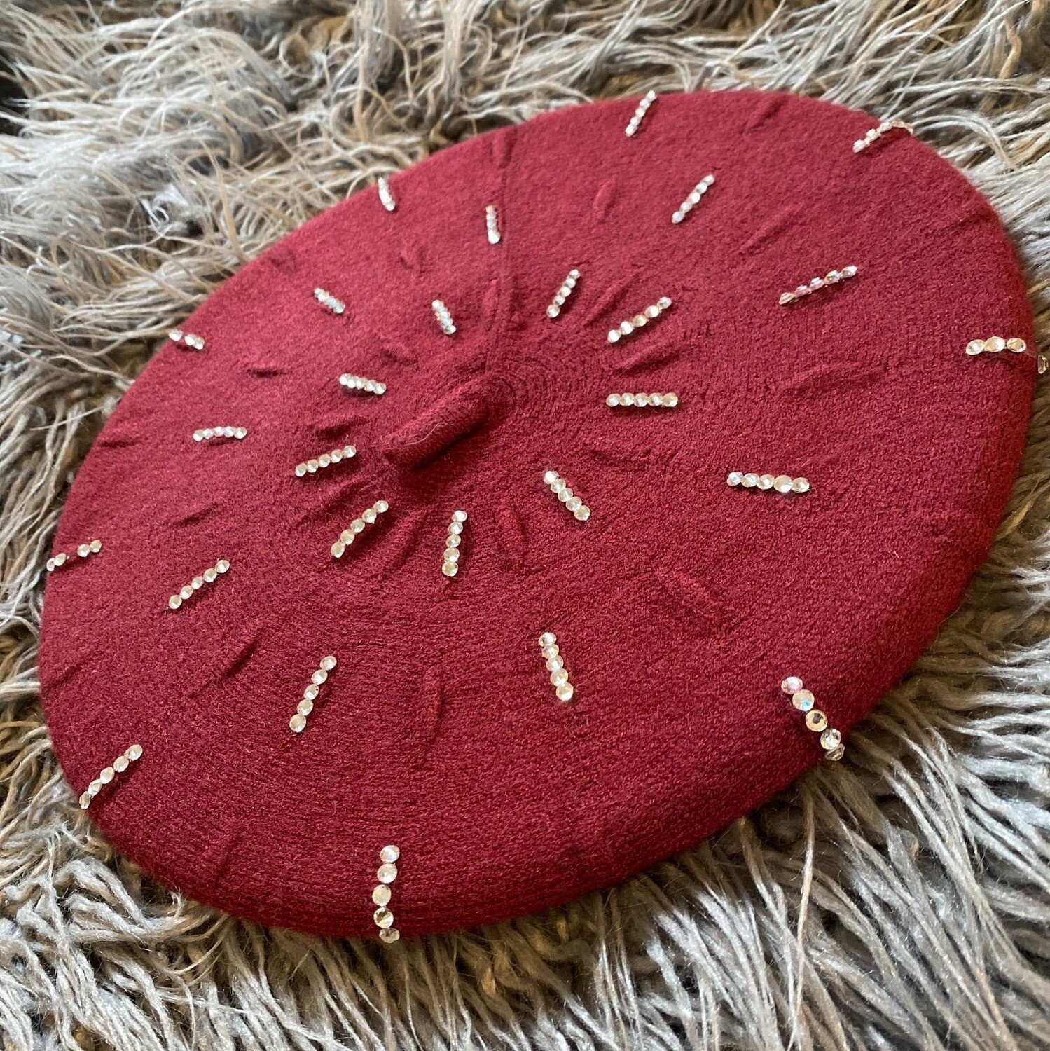 maroon soft beret w/sparkle