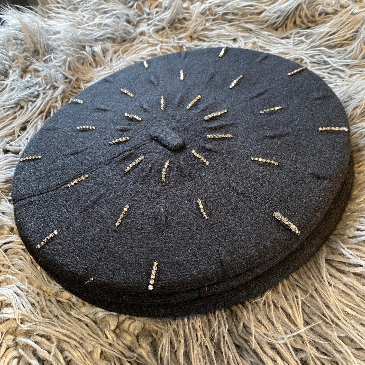 Black soft beret w/sparkle