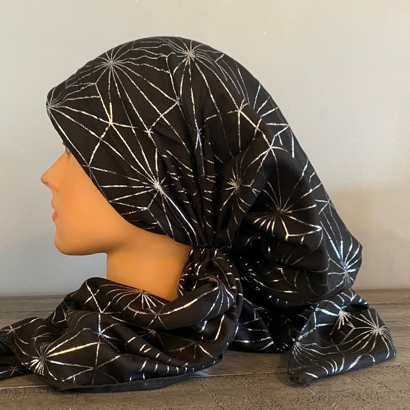 Black w/silver patterned pre-tied  w/band sewn in