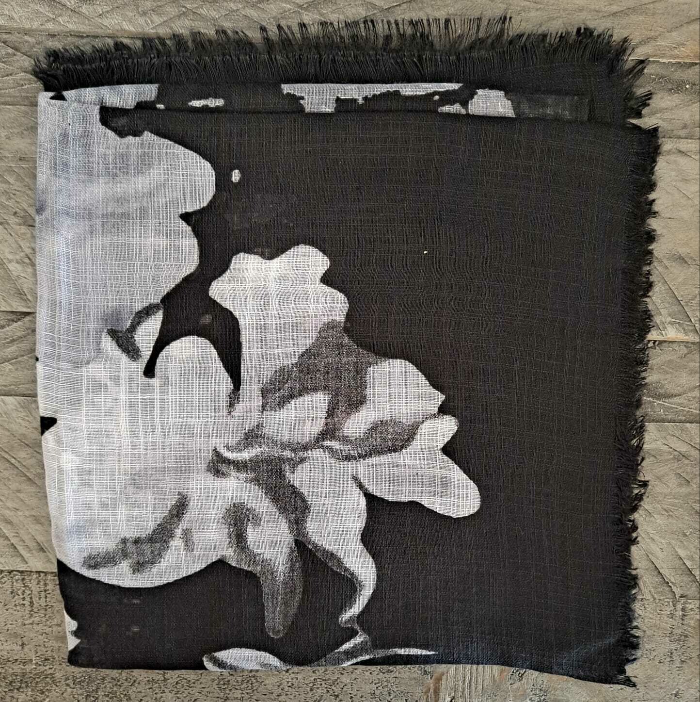 Black/white floral - soft fringes tichel