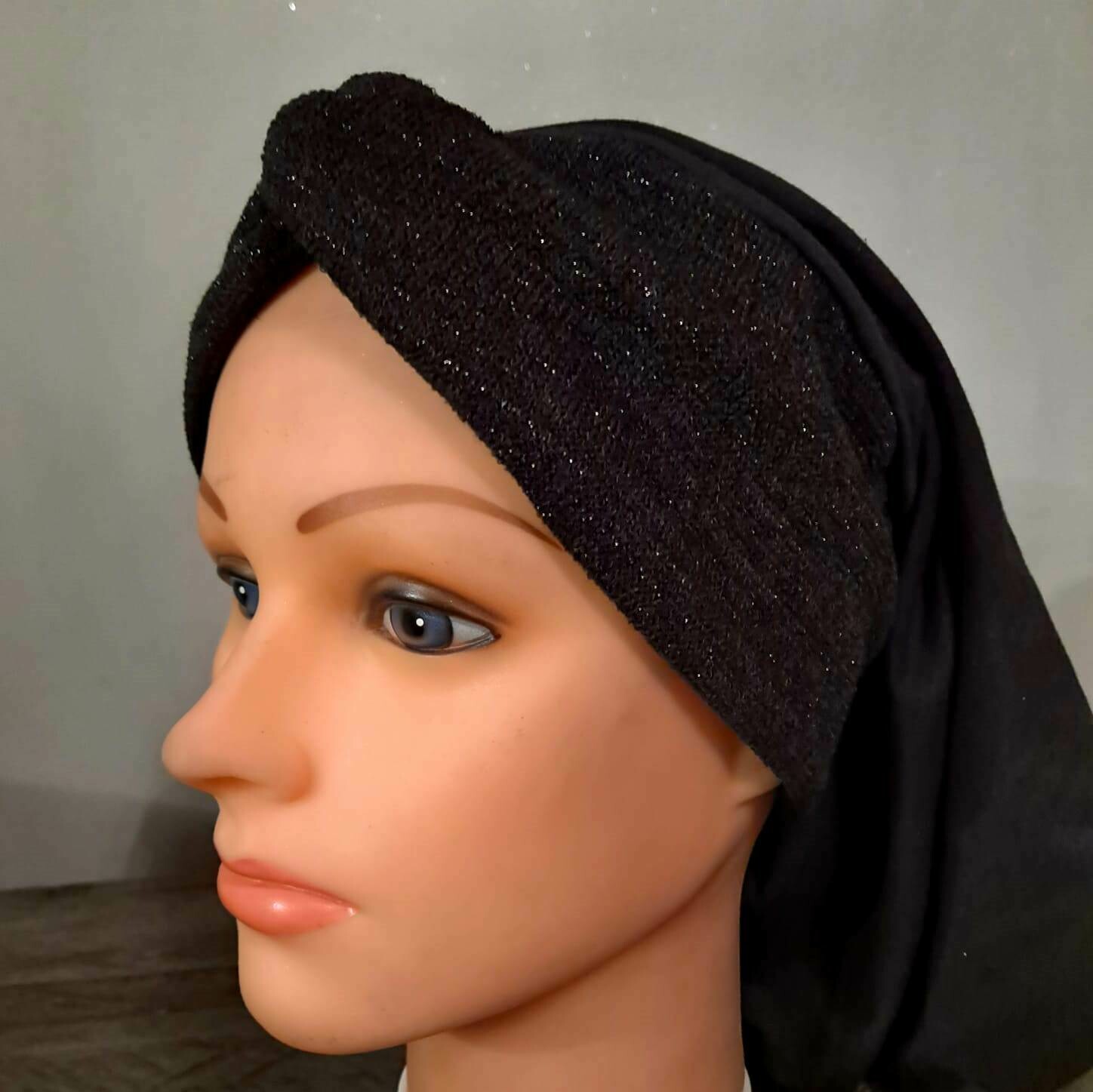 Knot snood black with front sparkle