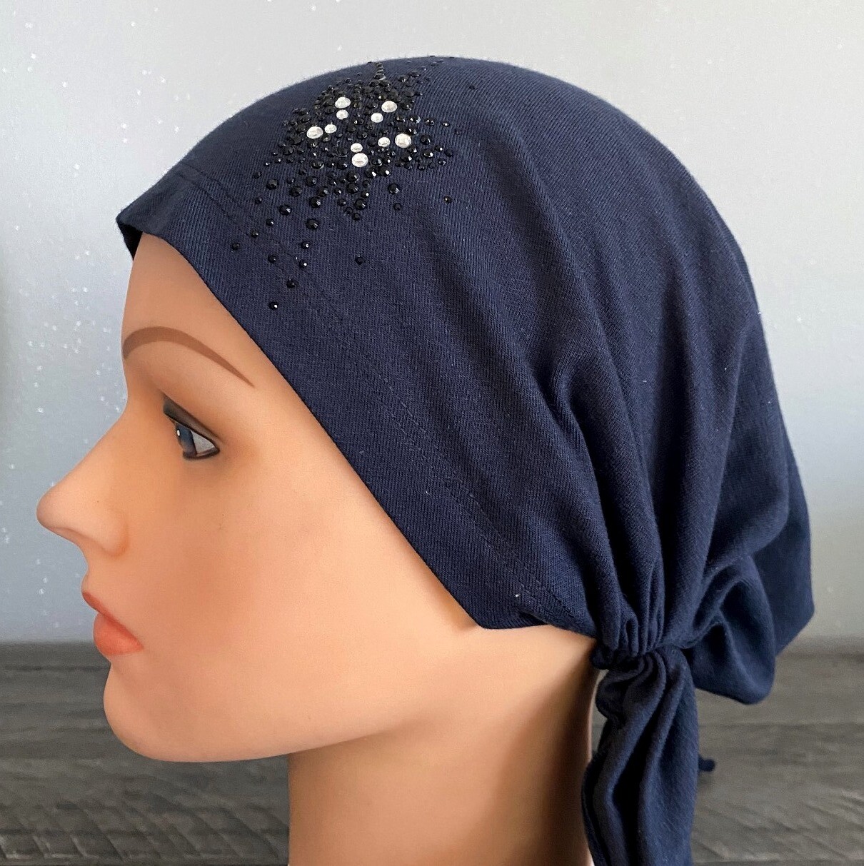 Navy pre tied tichel w/small applique