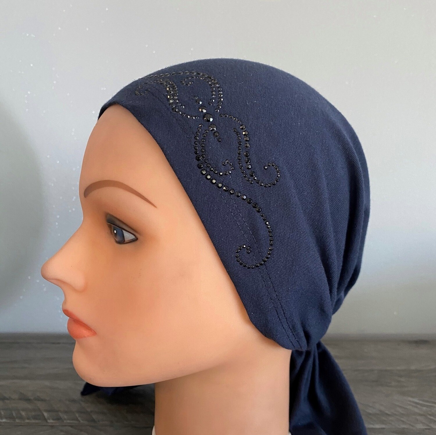 Navy pre tied tichel w/black applique