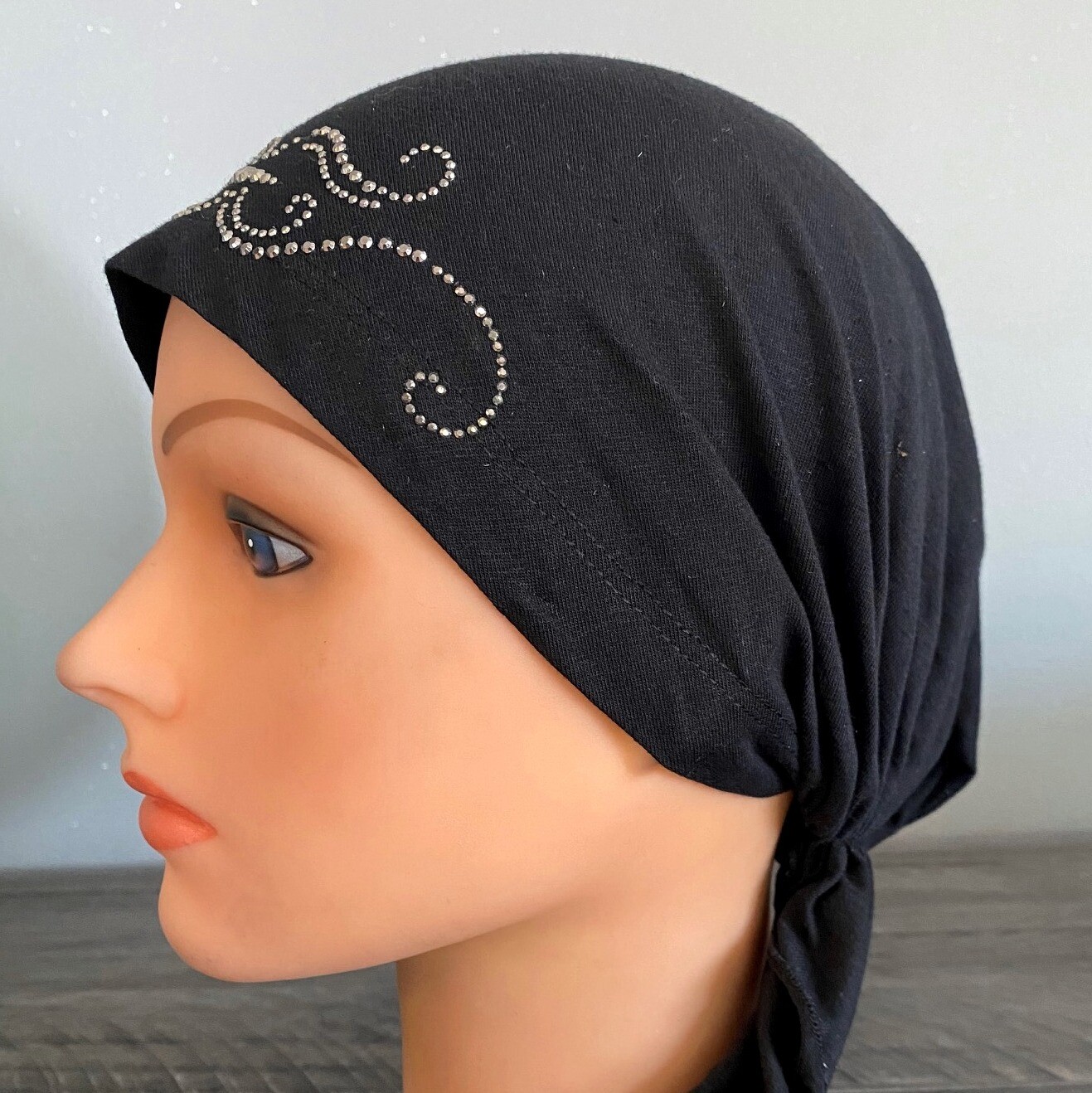Black pre tied tichel w/applique