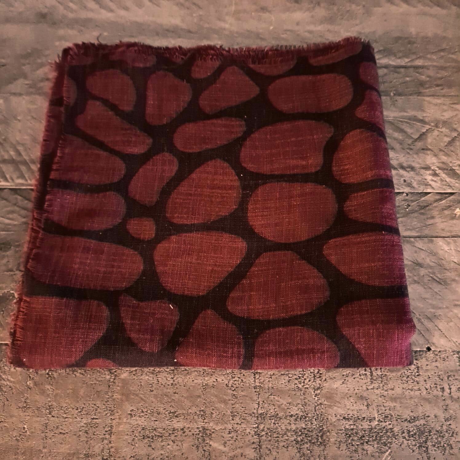 Maroon fringed tichel