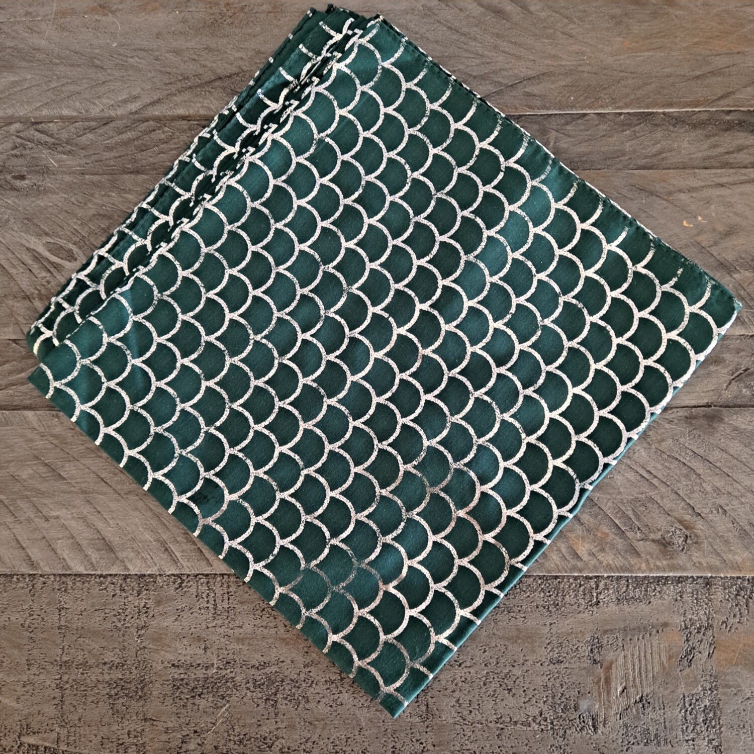 Green/silver metallic scales patterned tichel