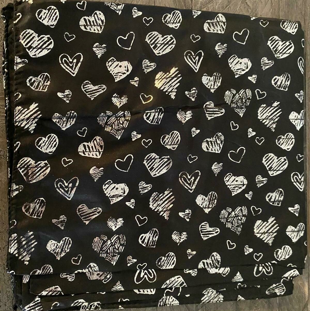 Black/silver metallic hearts tichel
