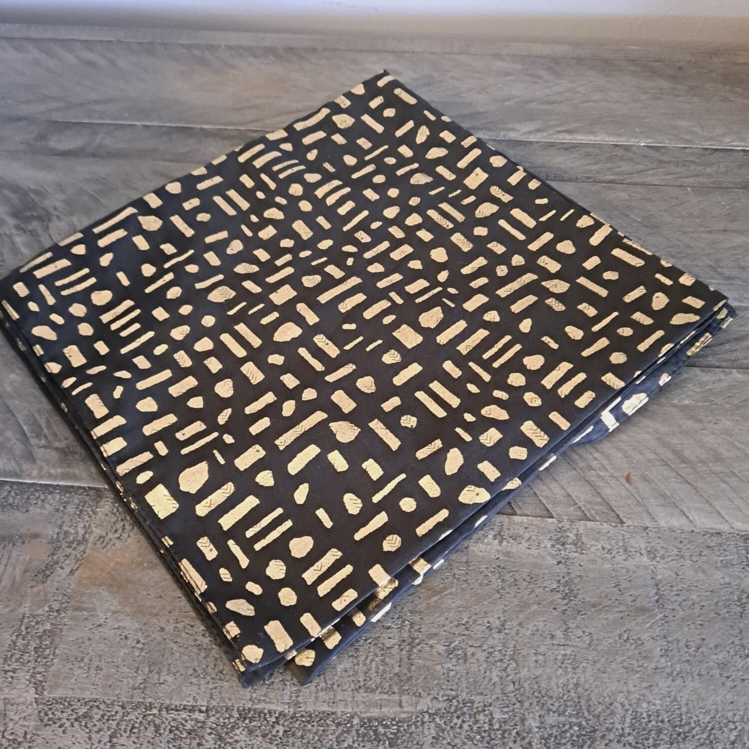 Black/gold metallic shapes patterned tichel