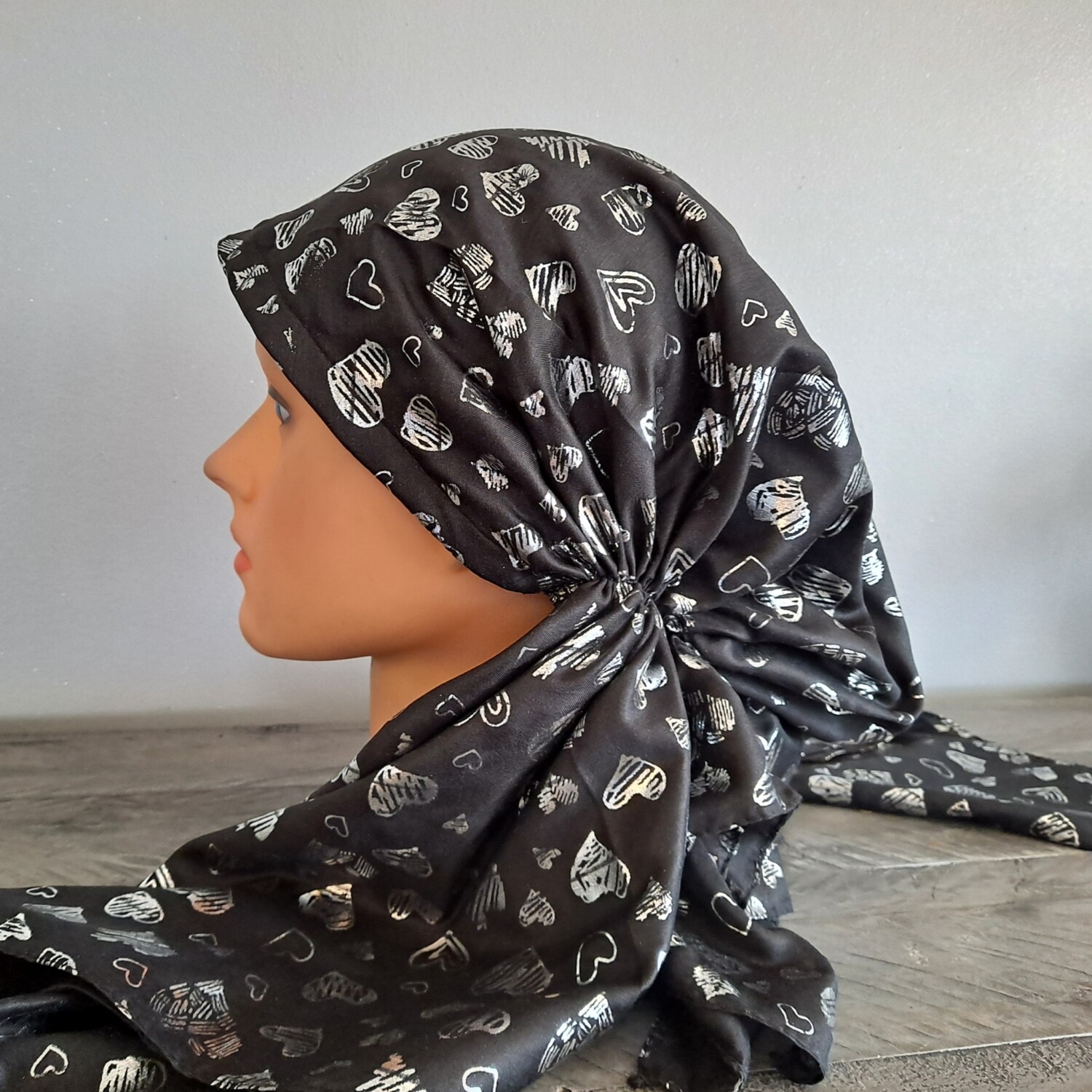 Black- silver metallic hearts pretied tichel